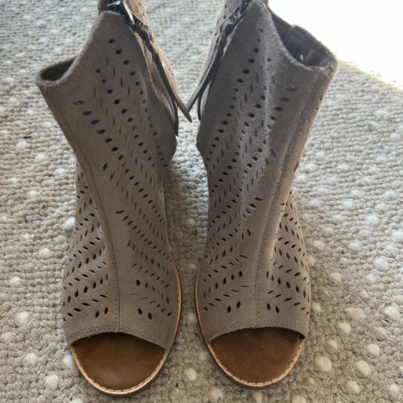 ** Toms Peep Toe Booties ** - Picture 1 of 6